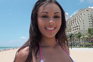 Juliaann与黑人大战 Porn